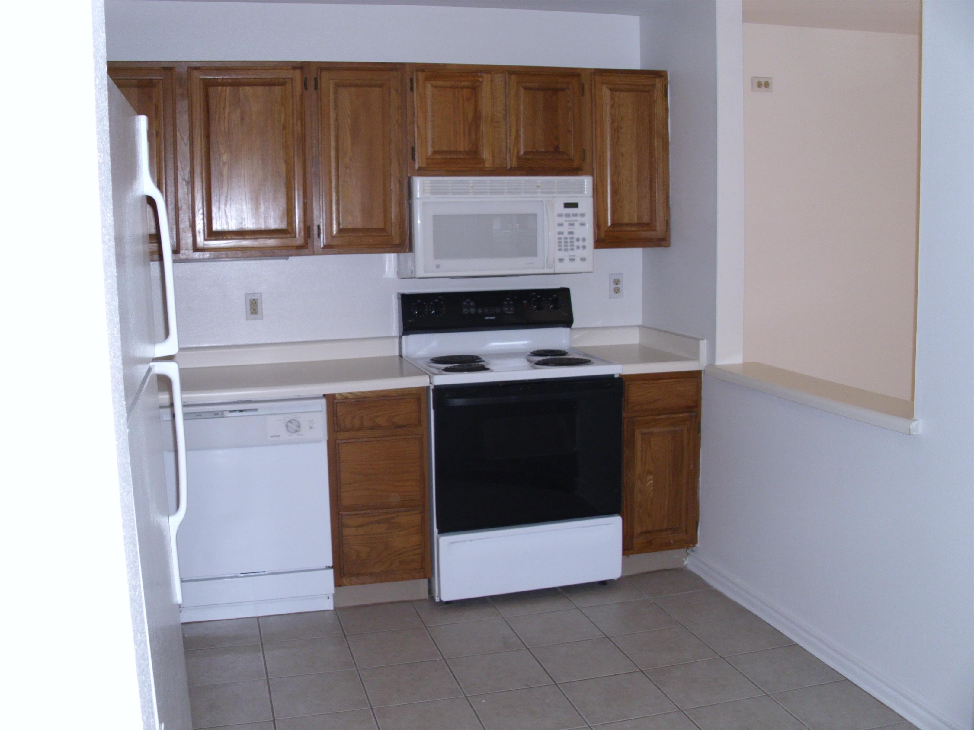 Milwaukee County apartments for rent - Property image - White Oaks - 3