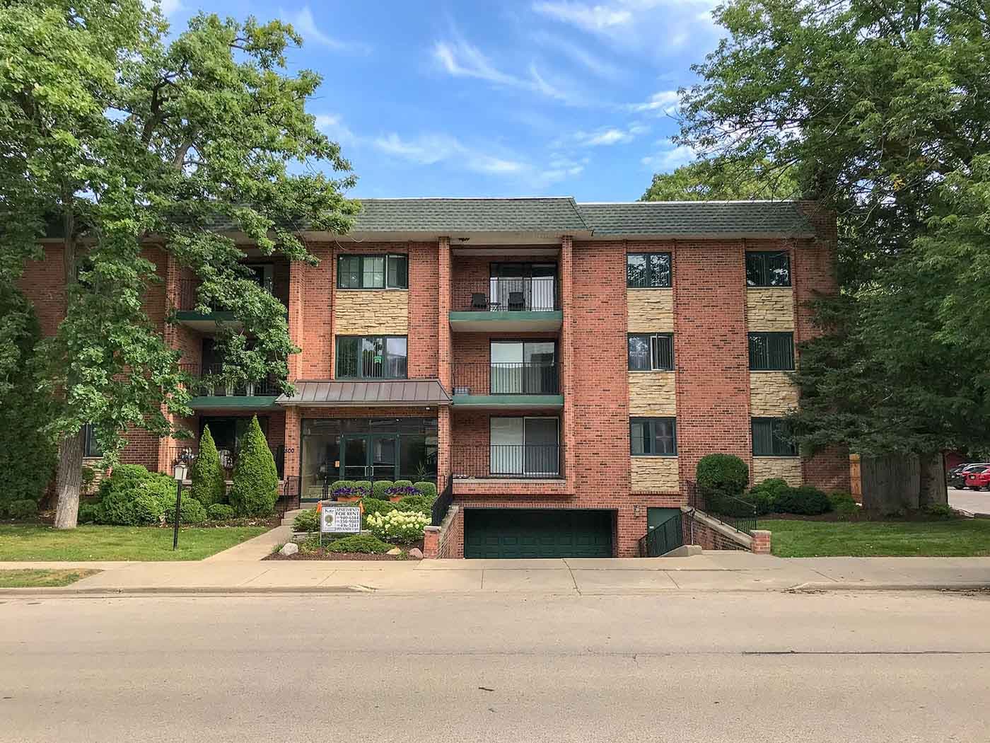 Milwaukee County apartments for rent - Property image - 800 E. Henry Clay - 2