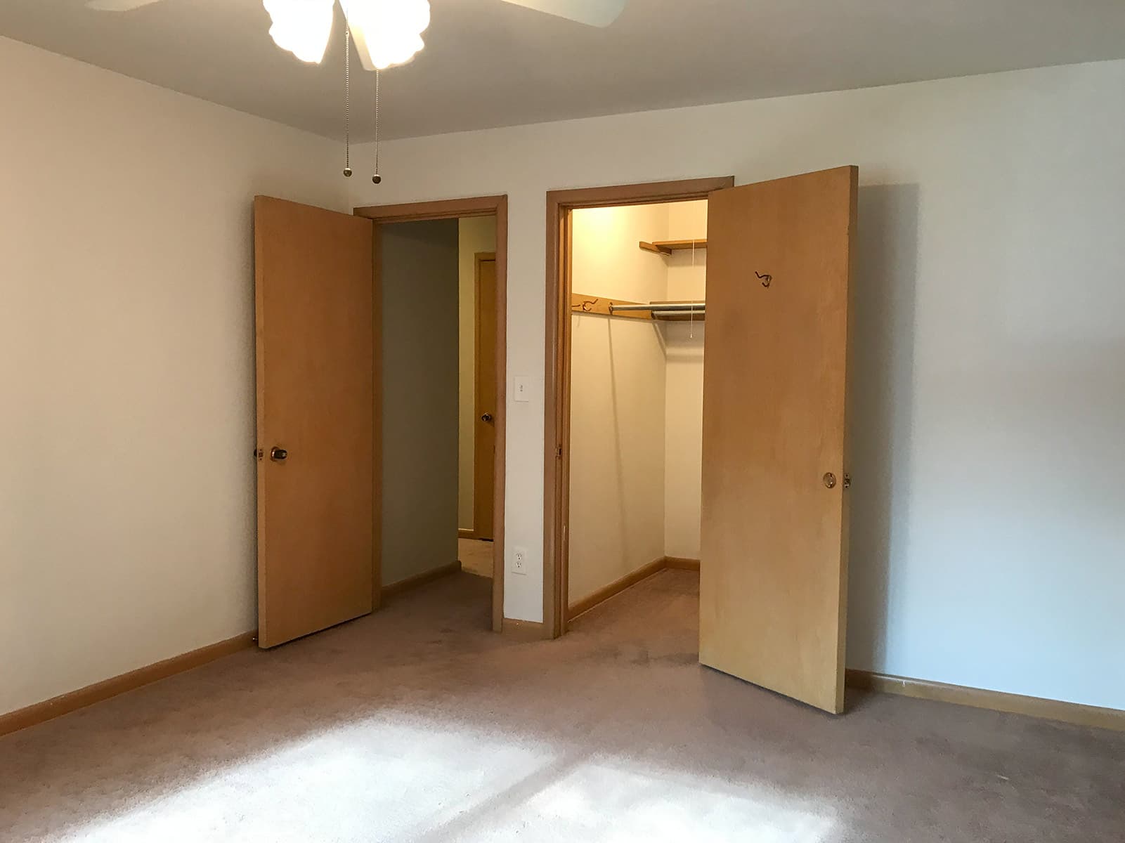 Milwaukee County apartments for rent - Property image - 909 E. Henry Clay - 2
