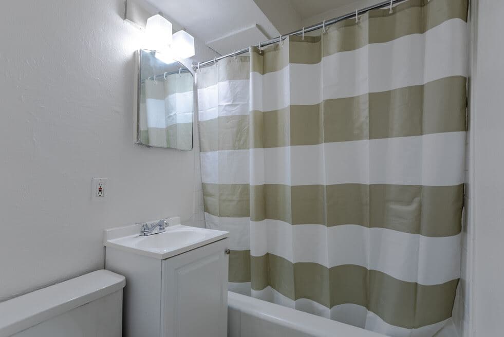 1653 N. Prospect - LT - Apartment - 7