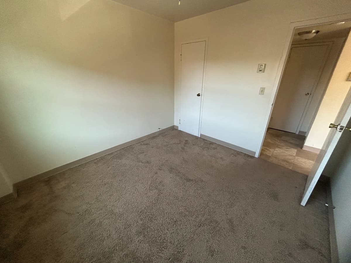 1029 E Knapp St - Apartment - 36