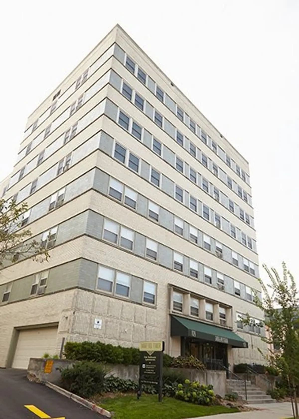 Milwaukee County apartments for rent - Property image - 1029 E Knapp - 1