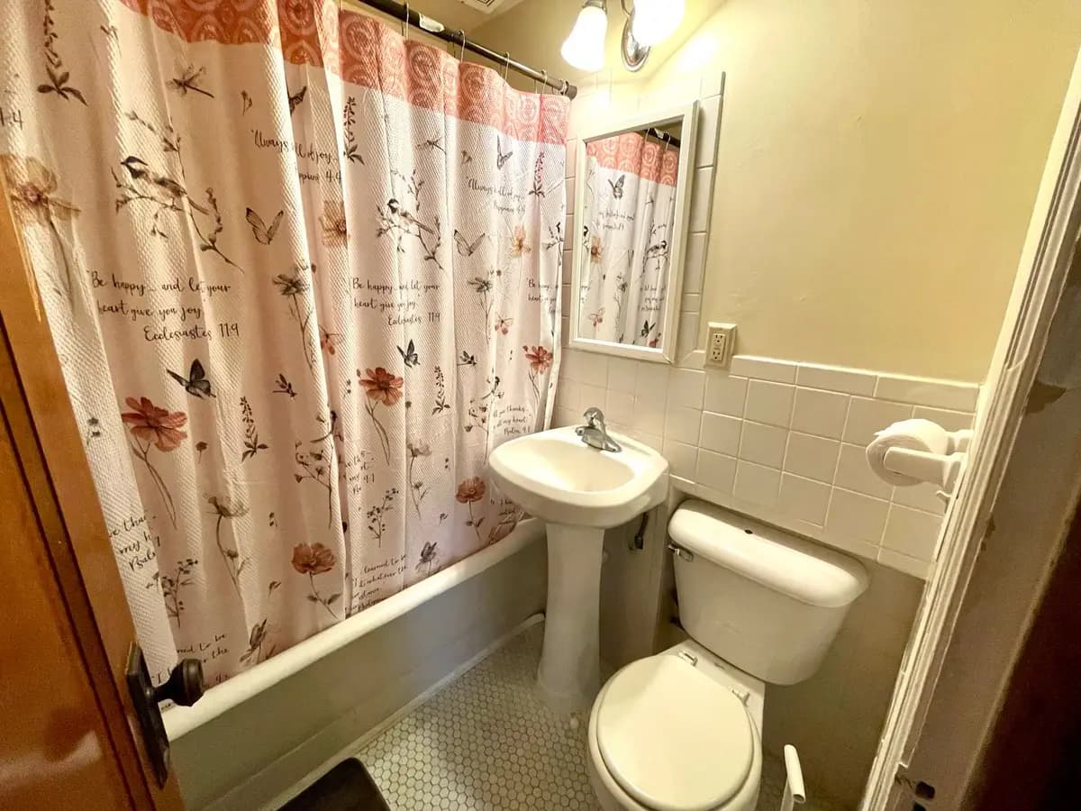 1622 E Irving  - Apartment - 6