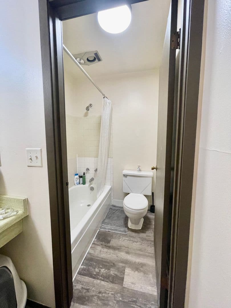 1805 S 37th St - Apartment - 9
