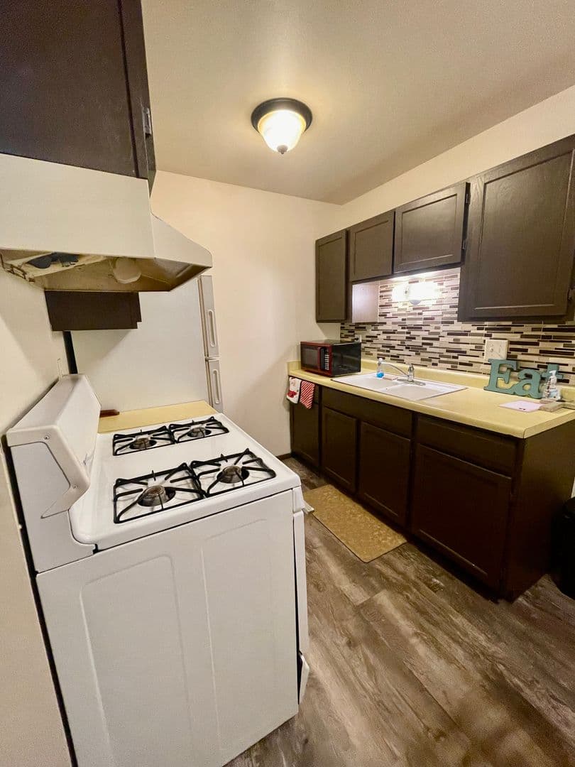 1805 S 37th St - Apartment - 4