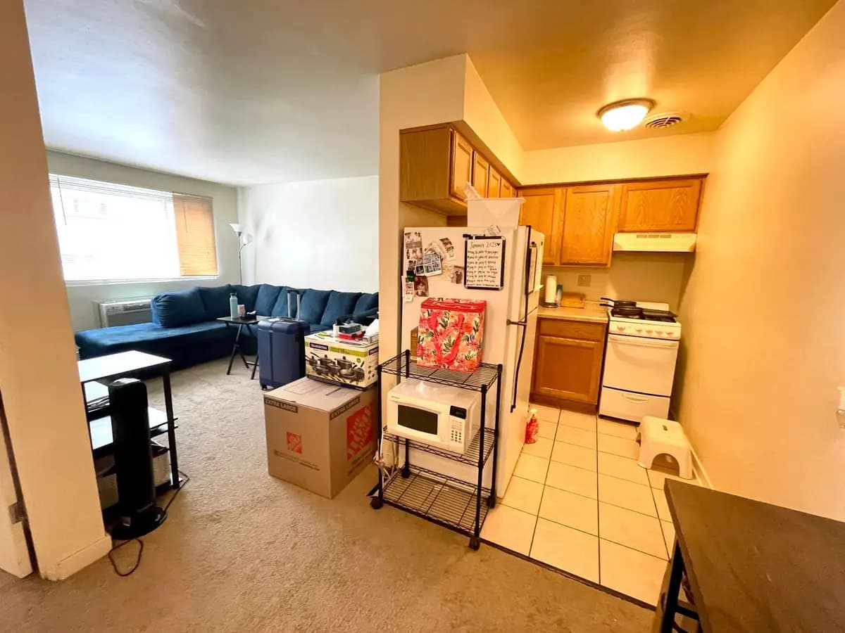 1601 N Farwell Ave #104 - Apartment - 4