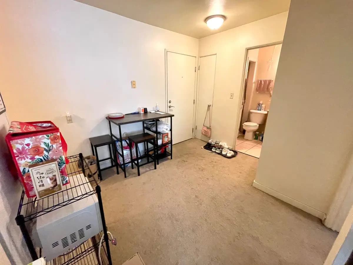 1601 N Farwell Ave #104 - Apartment - 9