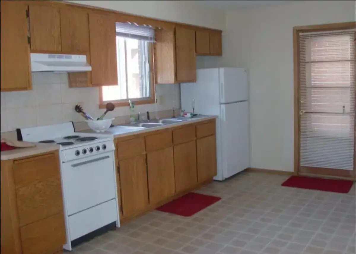 Milwaukee County apartments for rent - Property image - Oak Park Apartment Homes - 2