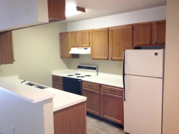 Milwaukee County apartments for rent - image - Kitchen+side.jpg