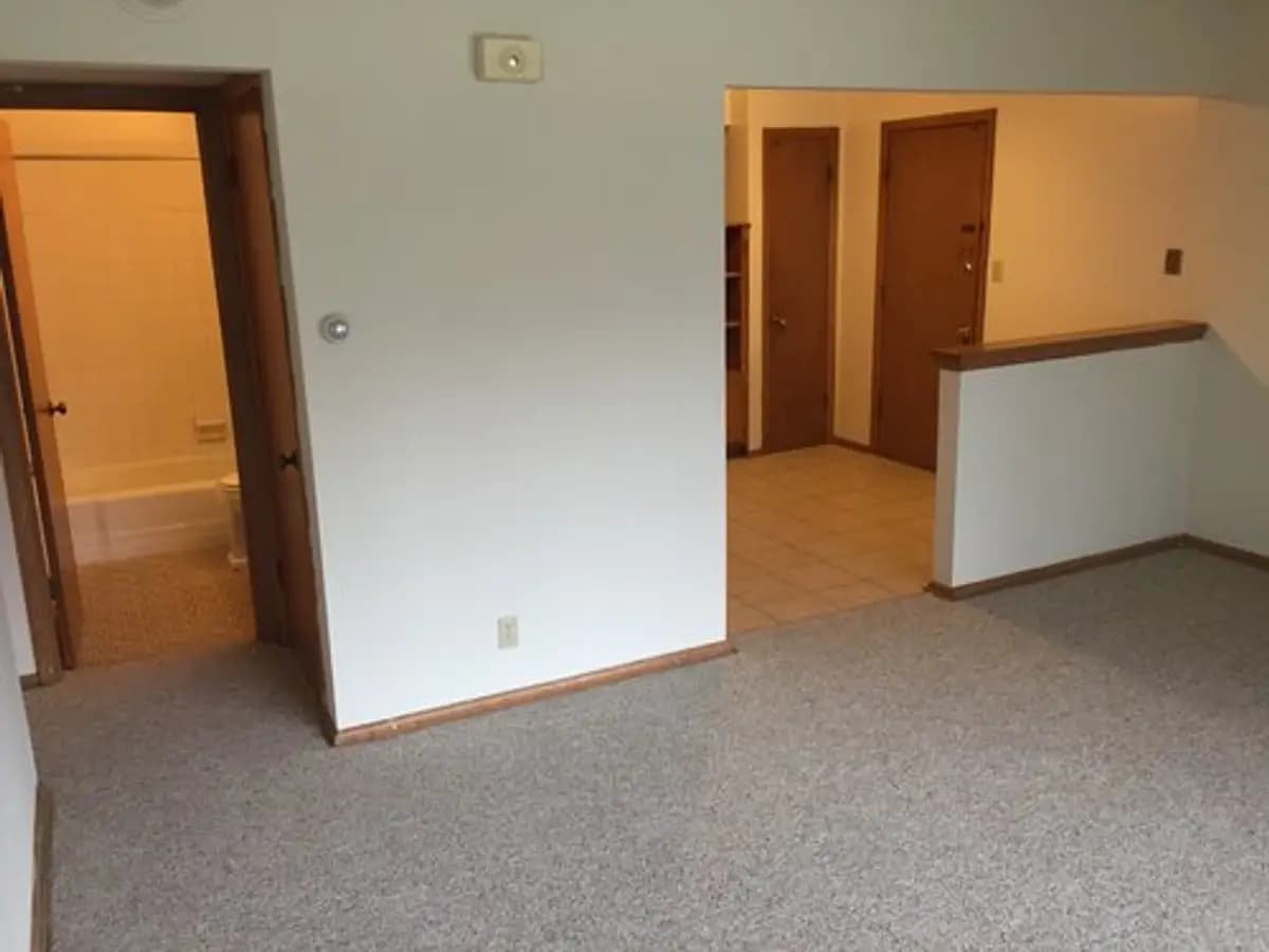 Milwaukee County apartments for rent - Property image - Northway Apartments - 2