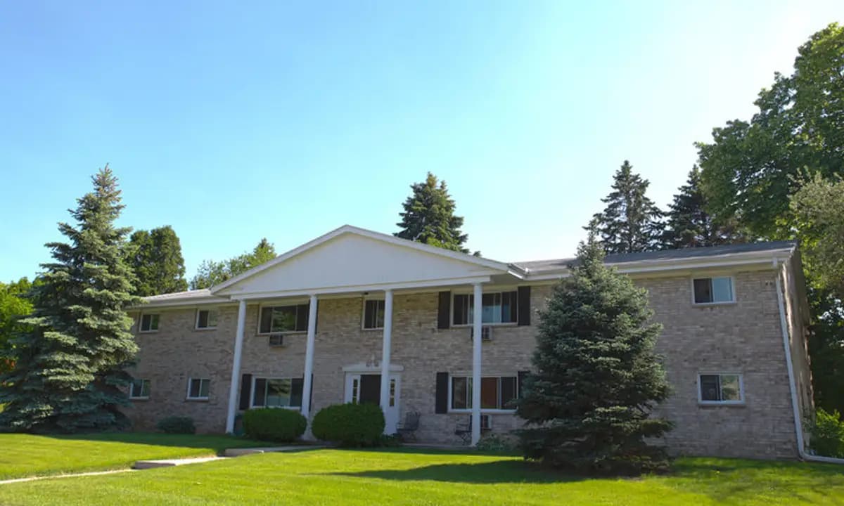 Milwaukee County apartments for rent - Property image - Overlook View - 1