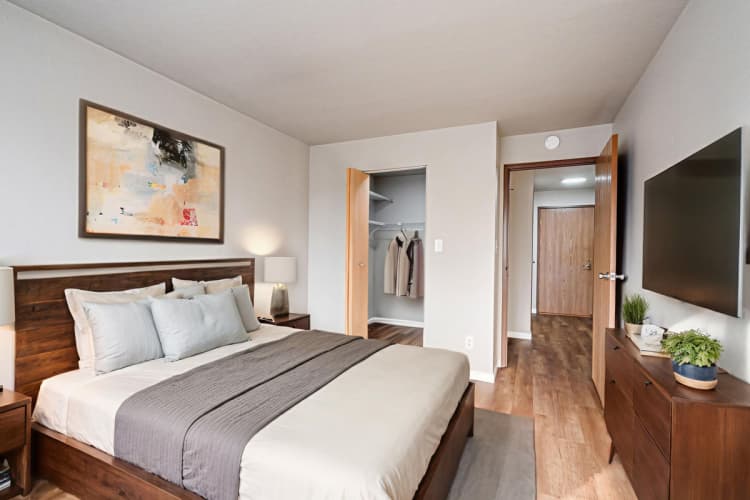 Milwaukee County apartments for rent - image - large (7).jpg