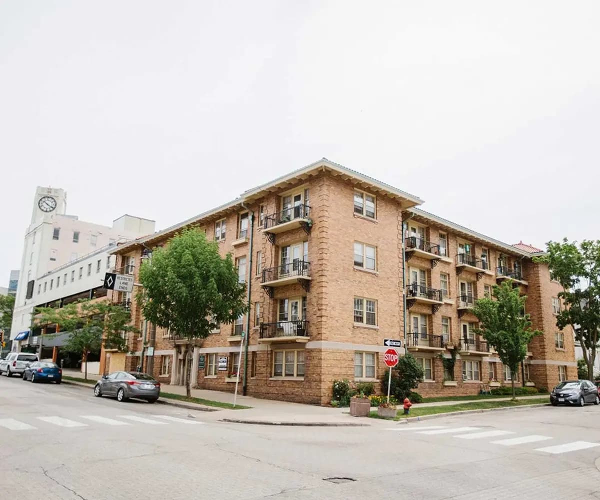 Milwaukee County apartments for rent - Property image - Leiland - 1