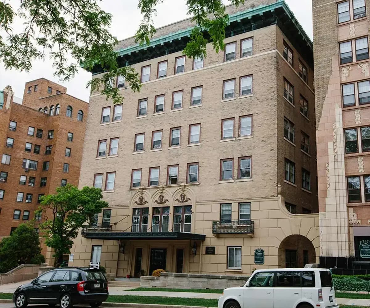 Milwaukee County apartments for rent - Property image - Carlton - 1