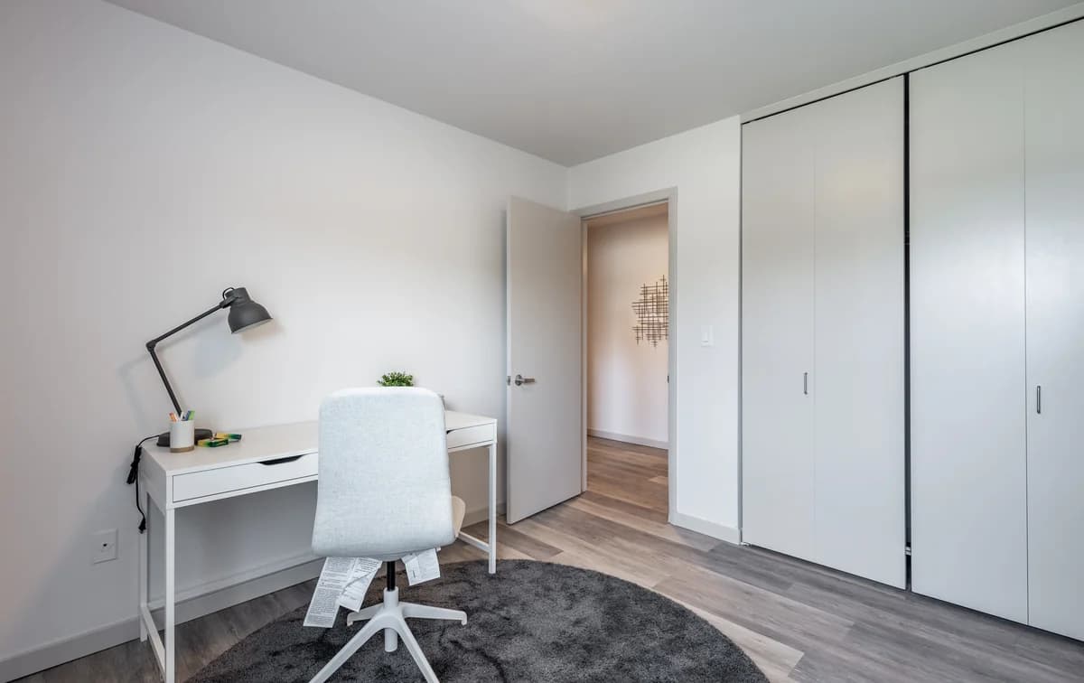 2867 S Kinnickinnic - Apartment - 16