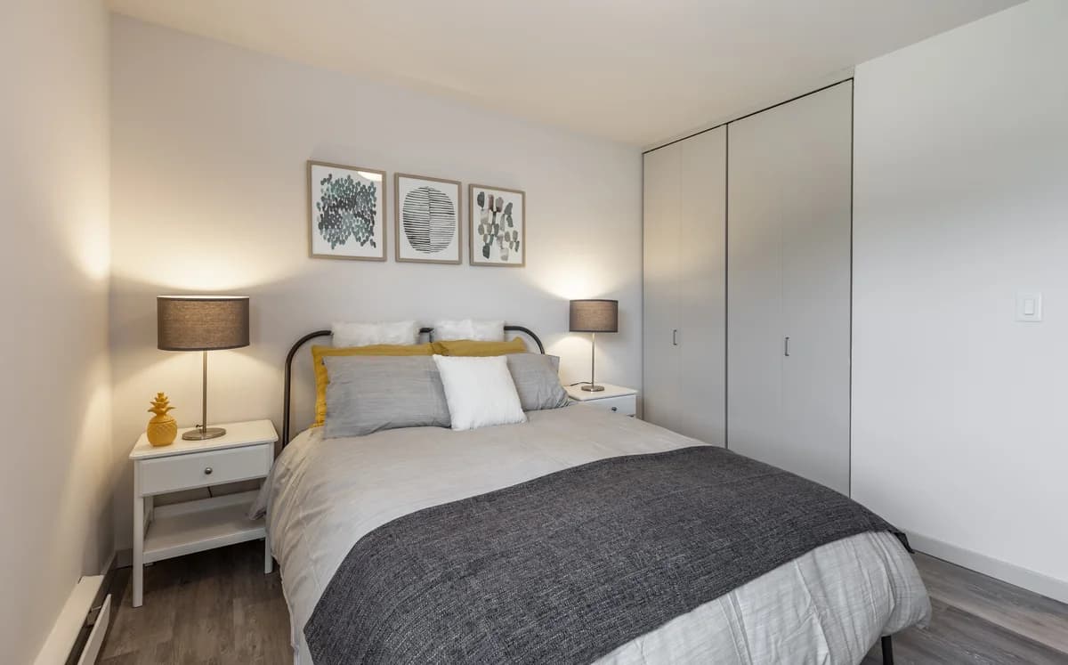 2867 S Kinnickinnic - Apartment - 18
