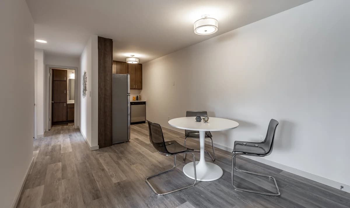 2867 S Kinnickinnic - Apartment - 135