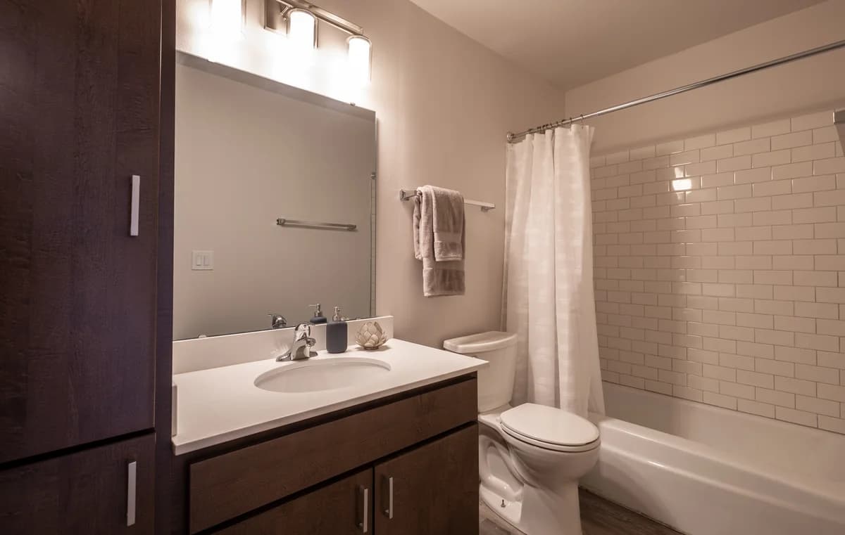 2867 S Kinnickinnic - Apartment - 161