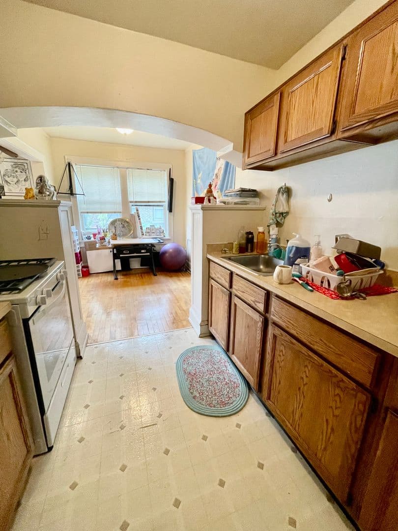 2636 N Oakland Ave - Apartment - 5