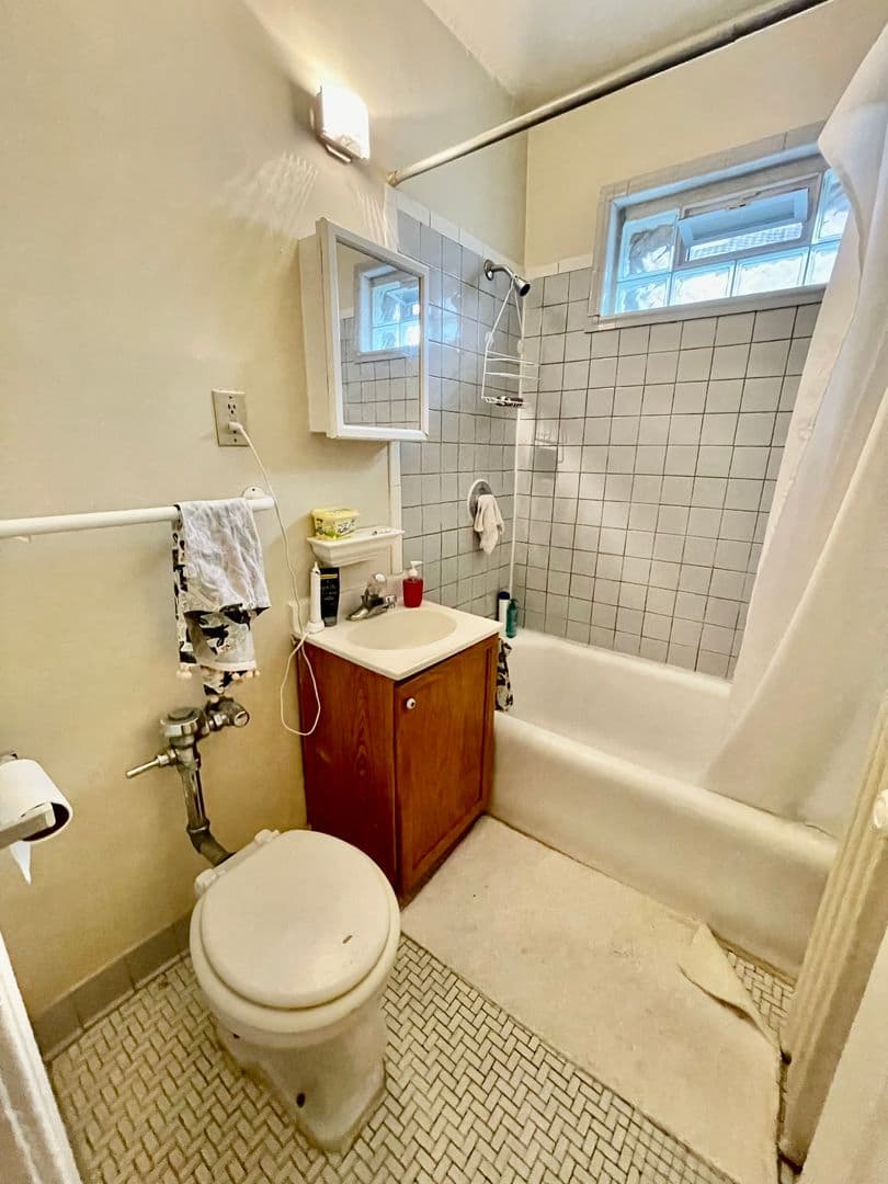 2636 N Oakland Ave - Apartment - 15