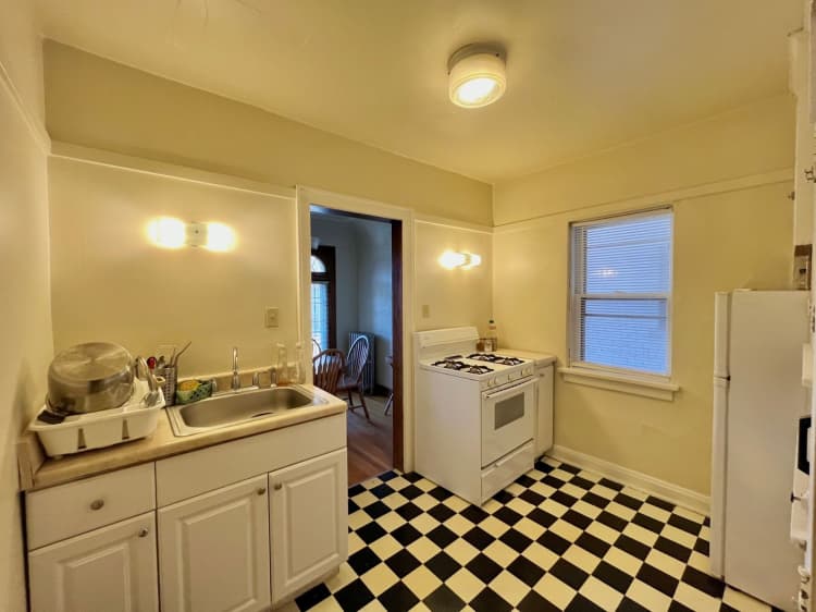 Milwaukee County apartments for rent - image - large (4).jpeg