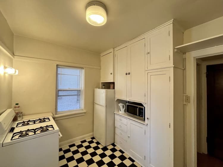 Milwaukee County apartments for rent - image - large (5).jpeg