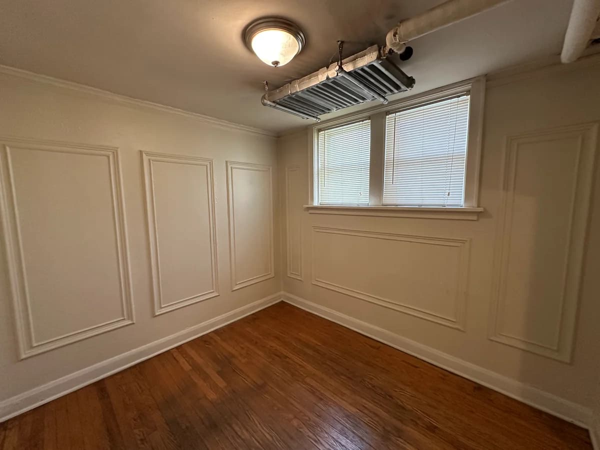 3825 N Oakland Ave - Apartment - 4