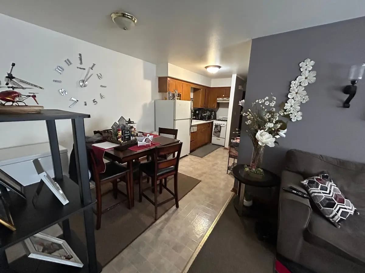 2194 S 84th St - Apartment - 10