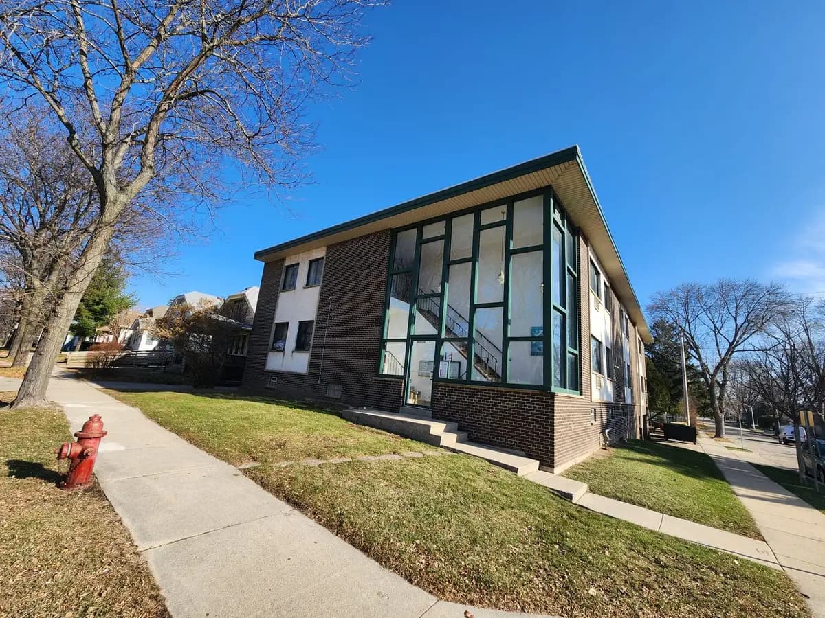 Milwaukee County apartments for rent - image - large.jpg