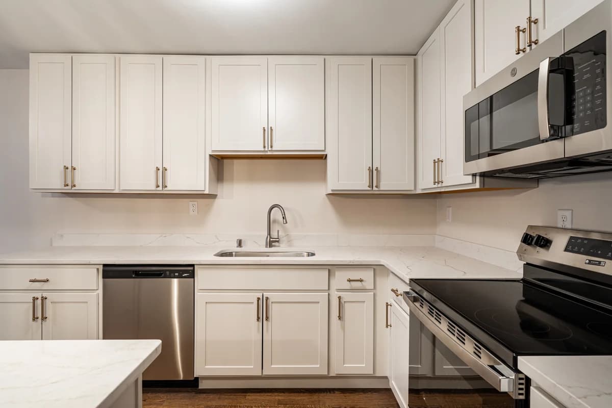2600 E Kenwood Blvd - Apartment - 8