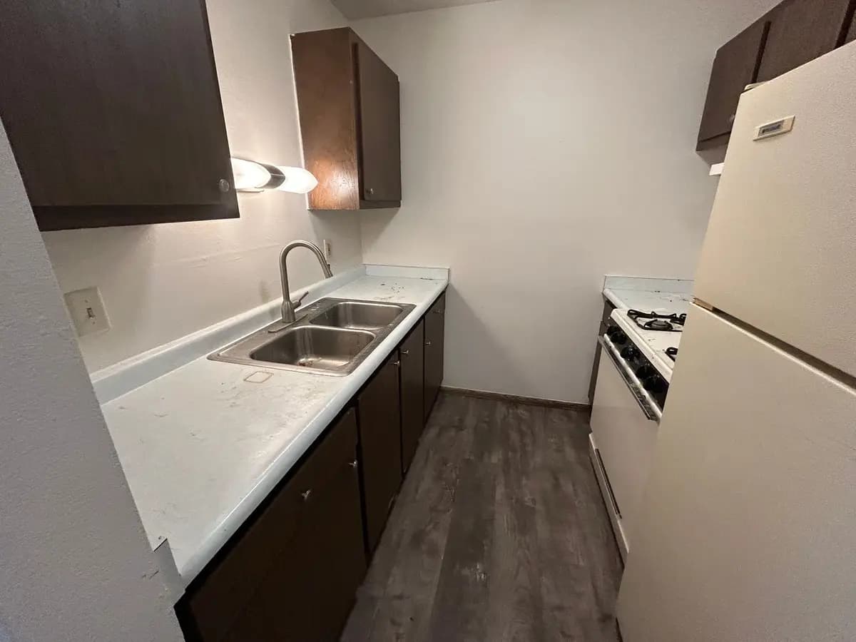 2114 N Summit - Apartment - 5