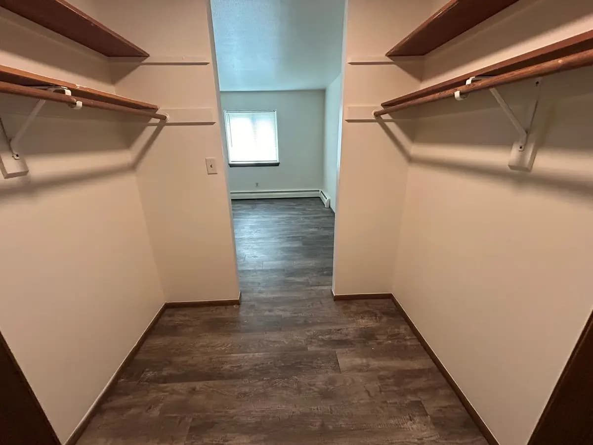 2114 N Summit - Apartment - 33