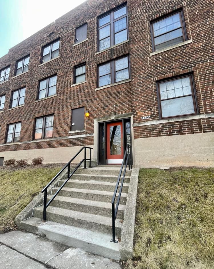 Milwaukee County apartments for rent - image - large (13).jpeg