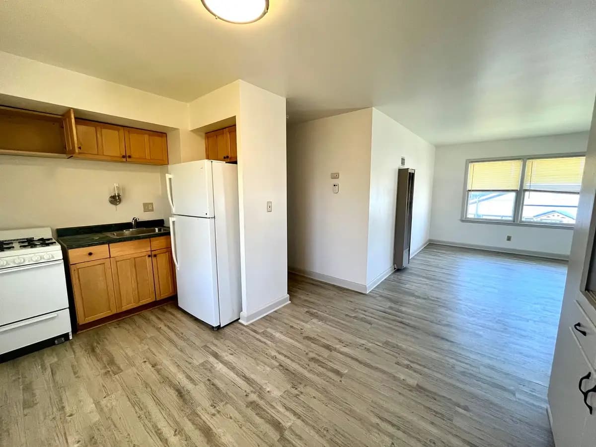 Milwaukee County apartments for rent - image - large (4).jpeg