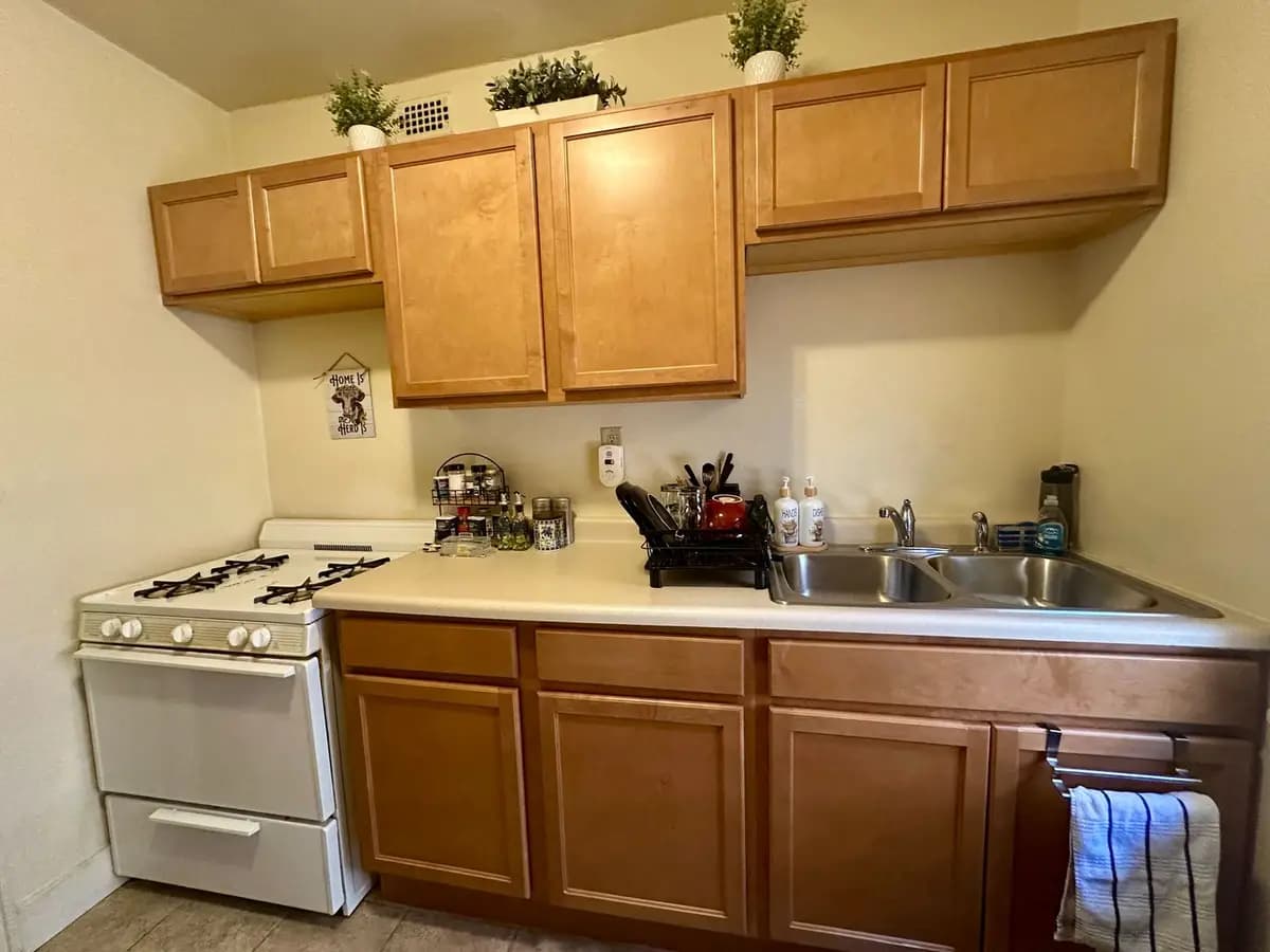 Milwaukee County apartments for rent - Property image - 1807 E Olive St - 3
