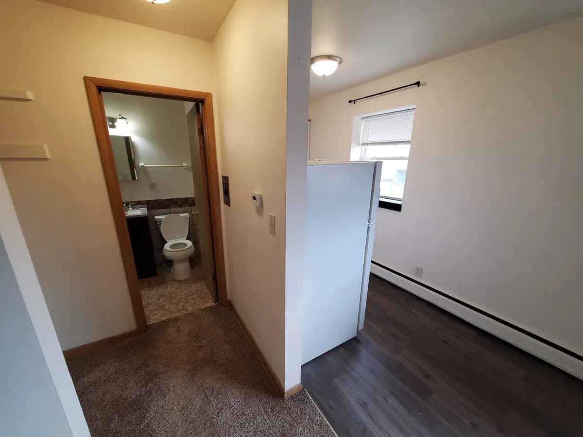 8420 W Greenfield Ave - Apartment - 7