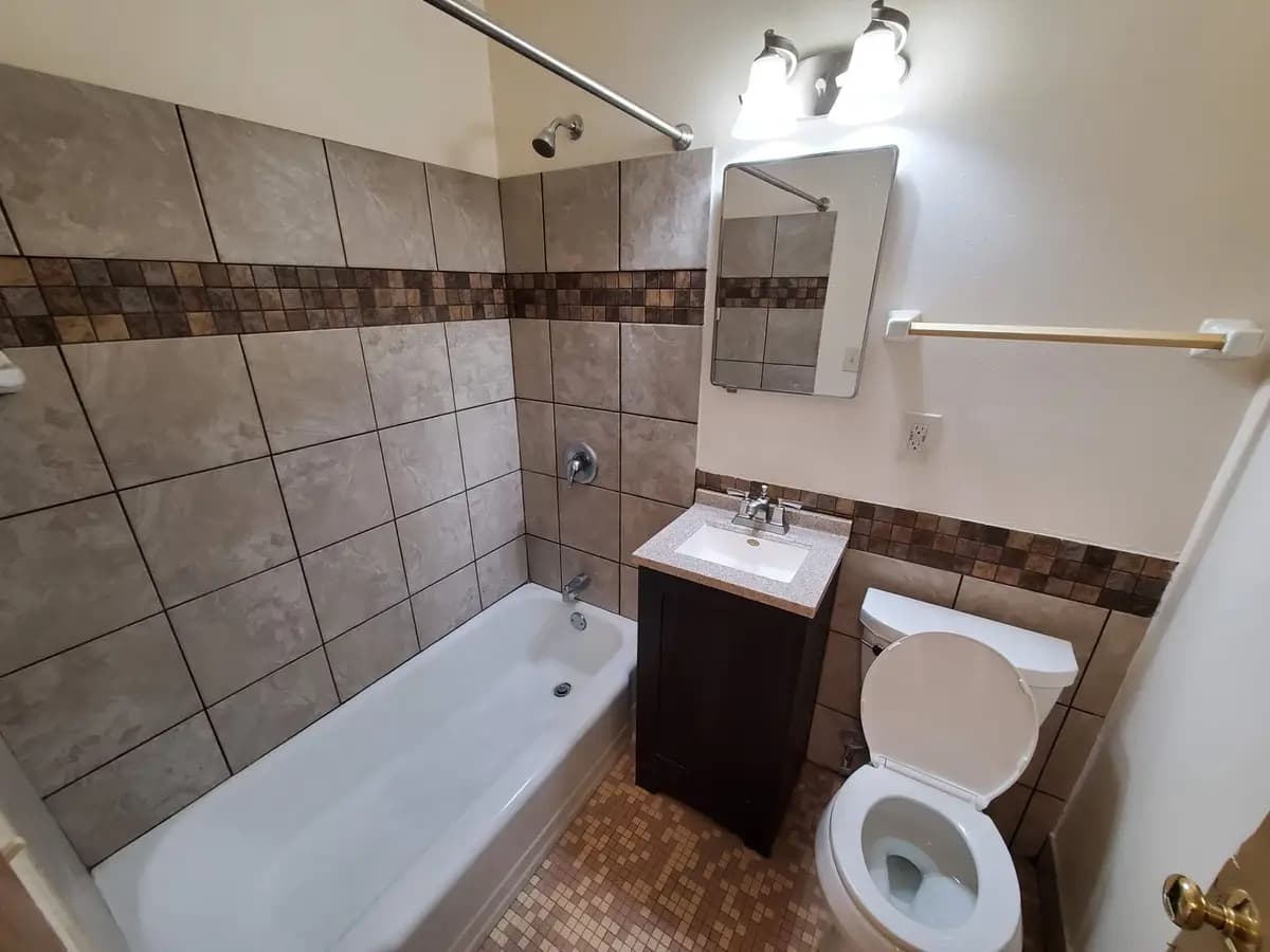 8420 W Greenfield Ave - Apartment - 5