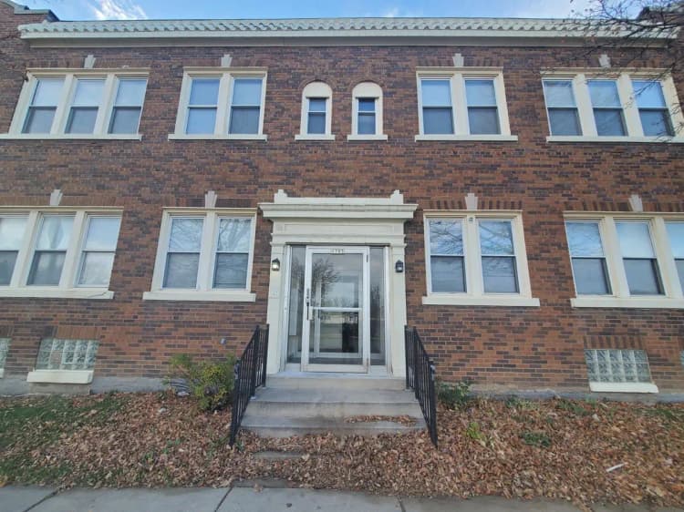 Milwaukee County apartments for rent - image - large.jpg