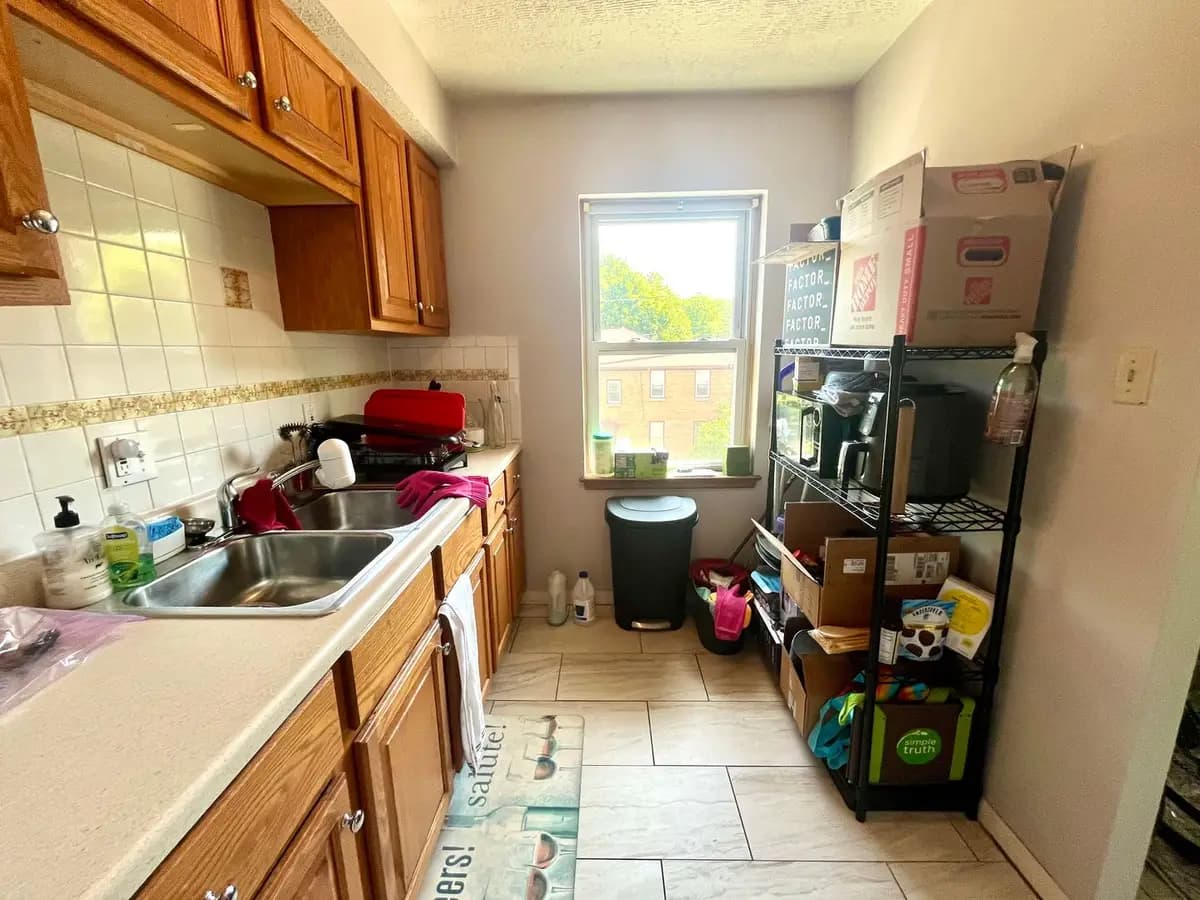 1204 E Olive St - Apartment - 4