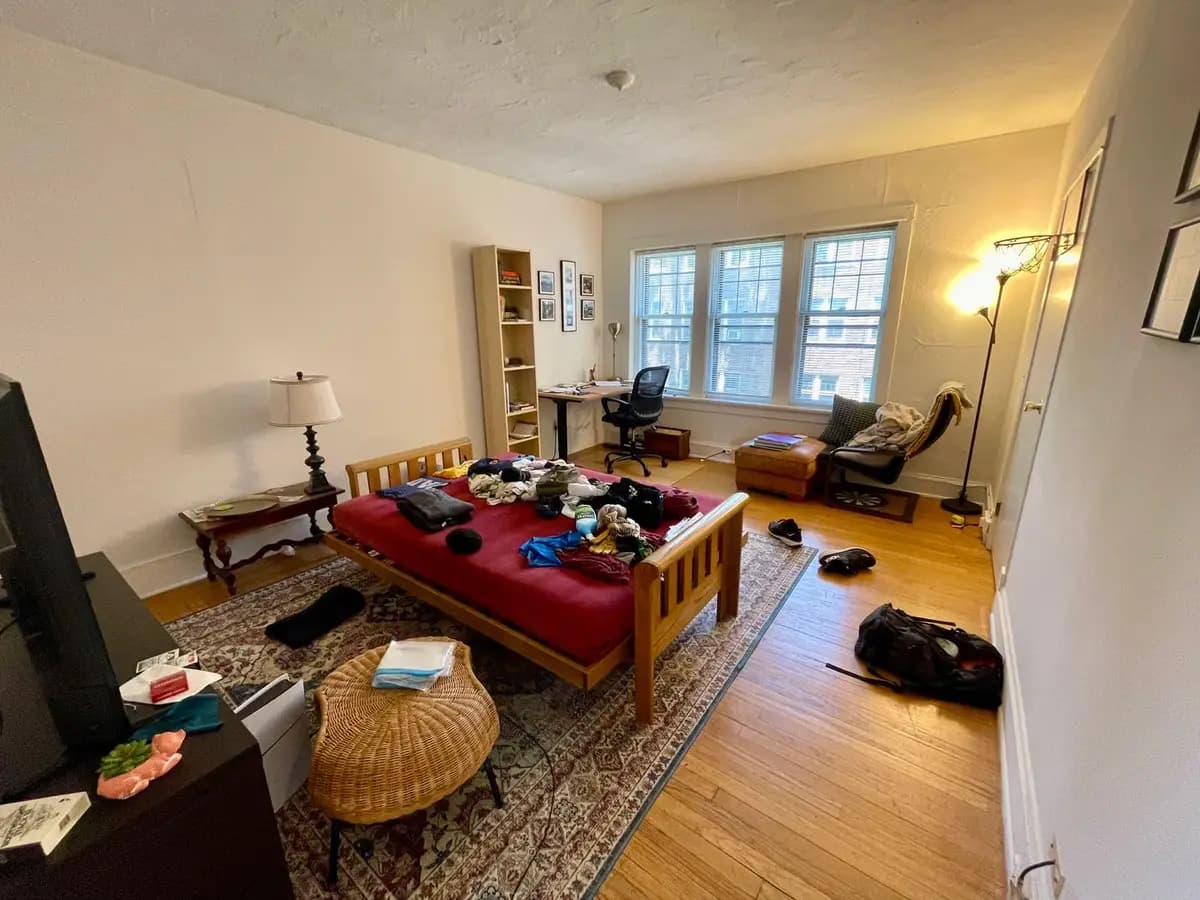 2520 N Lake Dr. - Apartment - 4