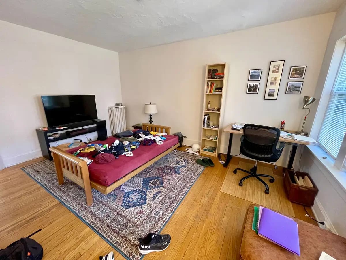 2520 N Lake Dr. - Apartment - 5