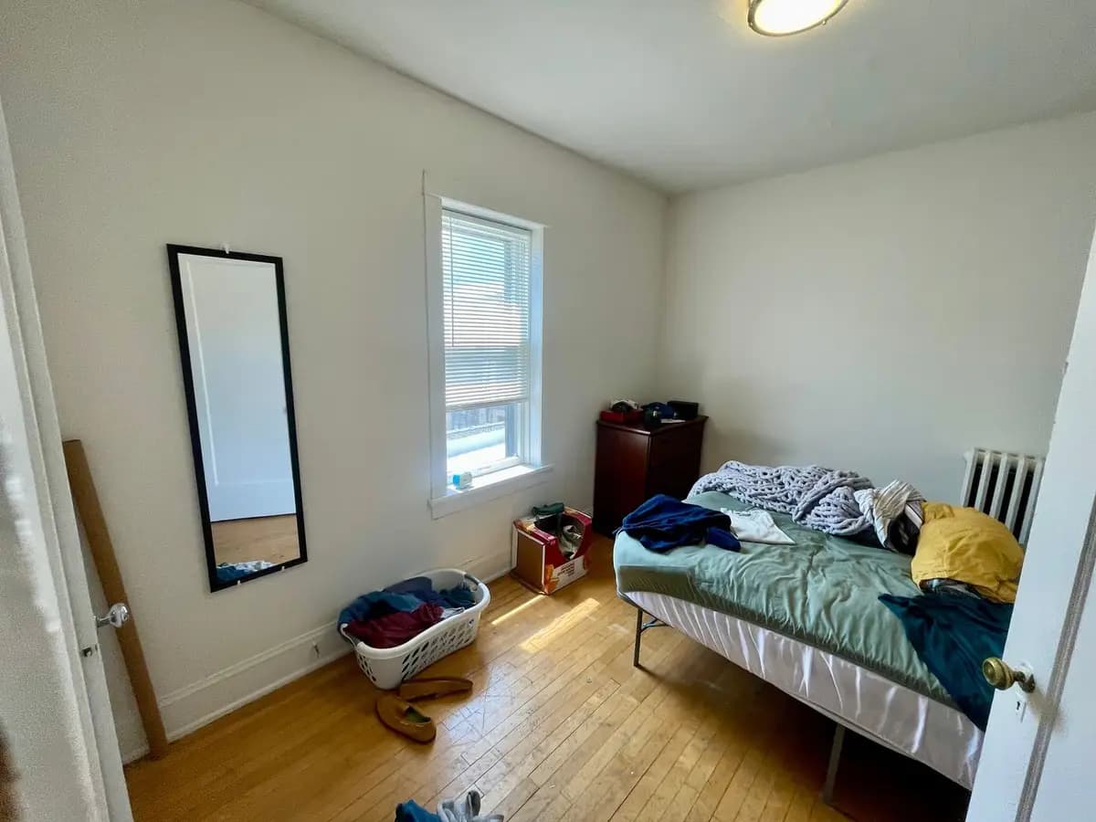 2520 N Lake Dr. - Apartment - 6