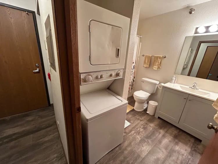 Milwaukee County apartments for rent - image - large (12).jpeg