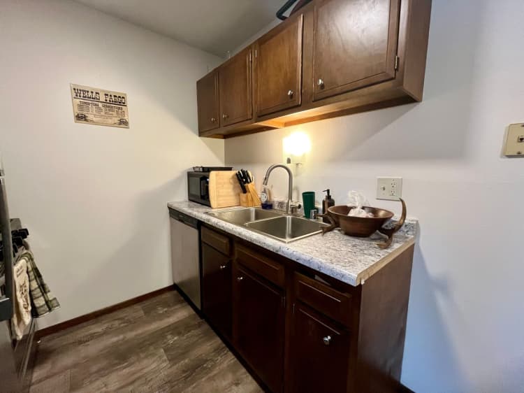 Milwaukee County apartments for rent - image - large (6).jpeg
