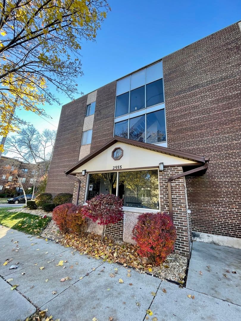 Milwaukee County apartments for rent - Property image - Synergy at the Mayfair Collection - 1