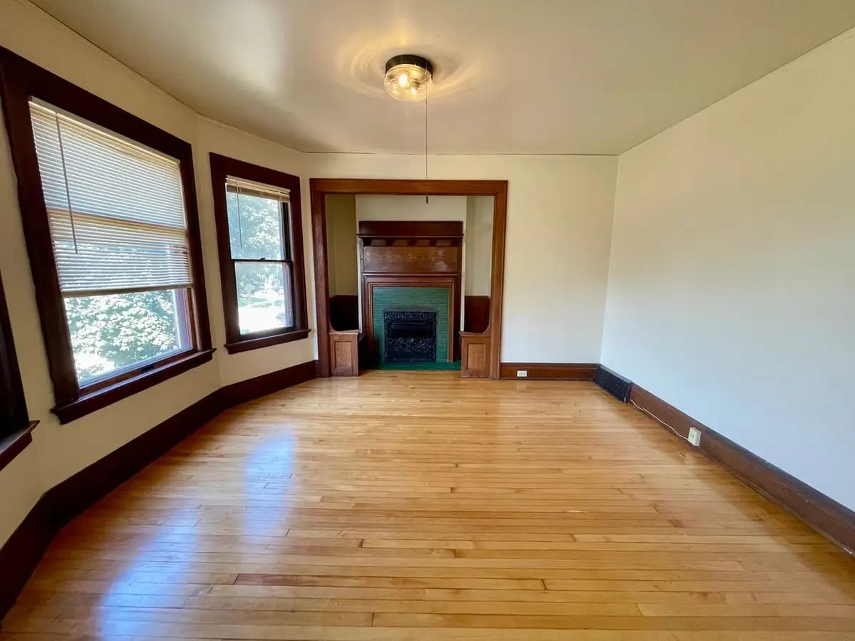2572 N Murray St. - Apartment - 6