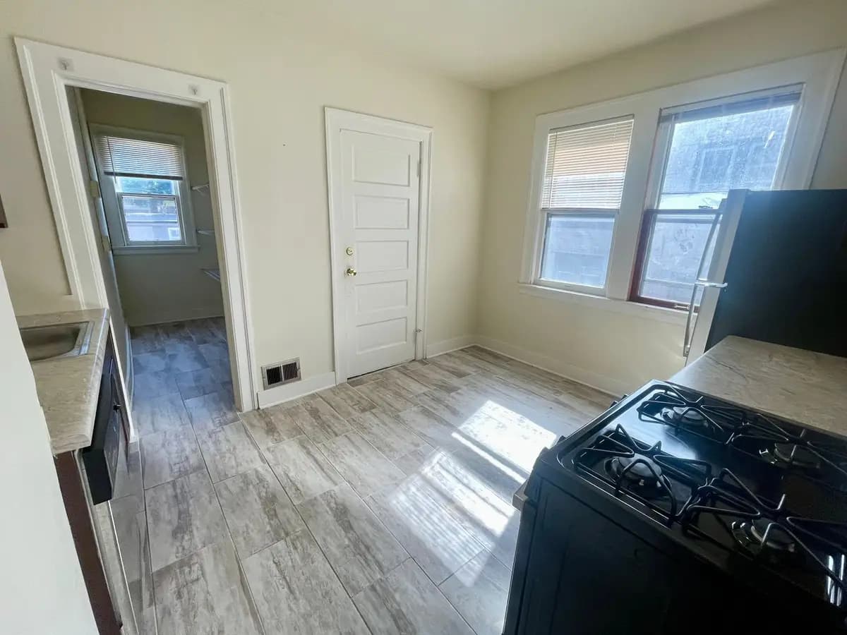 2572 N Murray St. - Apartment - 4