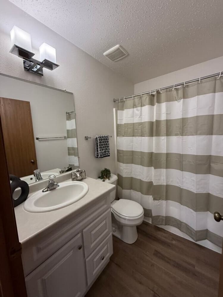 Milwaukee County apartments for rent - image - large.jpg.jpeg