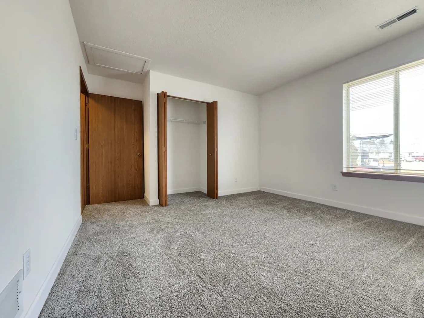 Newbury Place Apartments - Apartment - 33