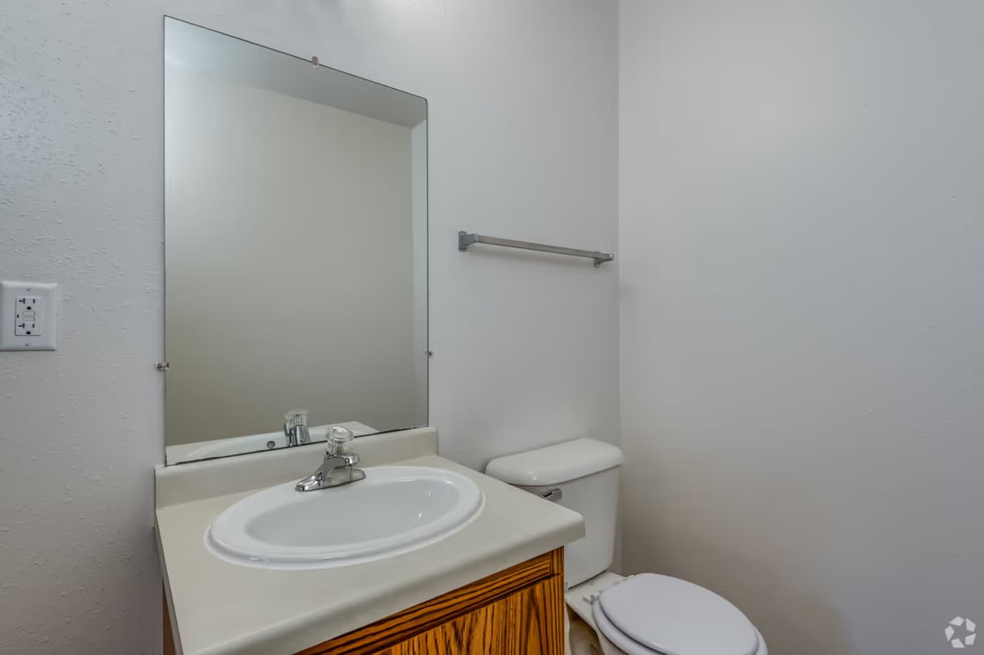 Newbury Place Apartments - Apartment - 52